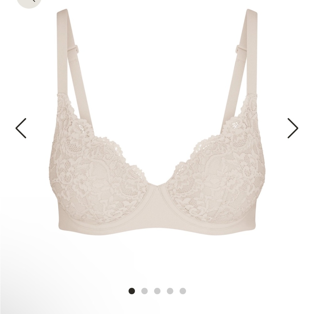 Fits everybody lace t-shirt bra